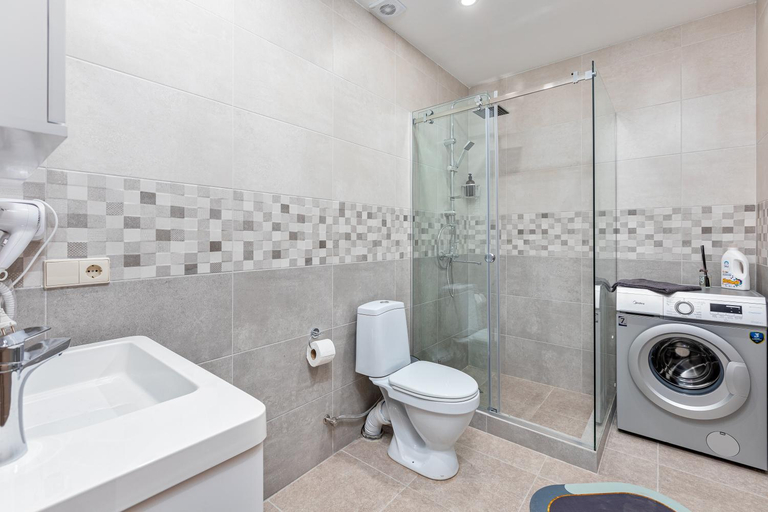 Bathroom 2, Old Tbilisi Avlabari Terrace Apartment Daily Rent, Tbilisi