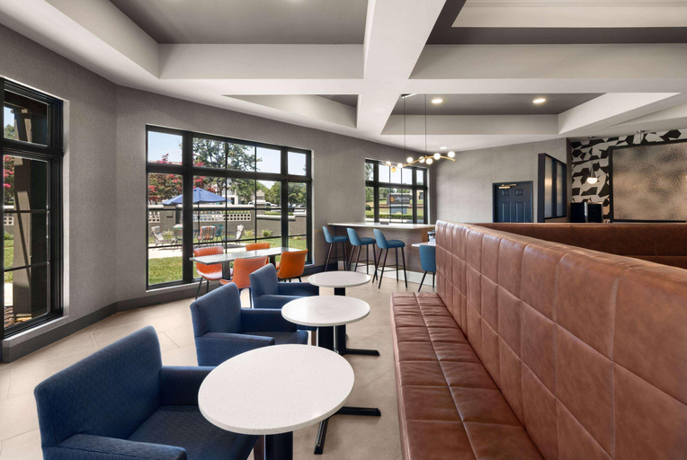 Food & Drinks 5, La Quinta Inn Suites Greensboro Nc, Guilford