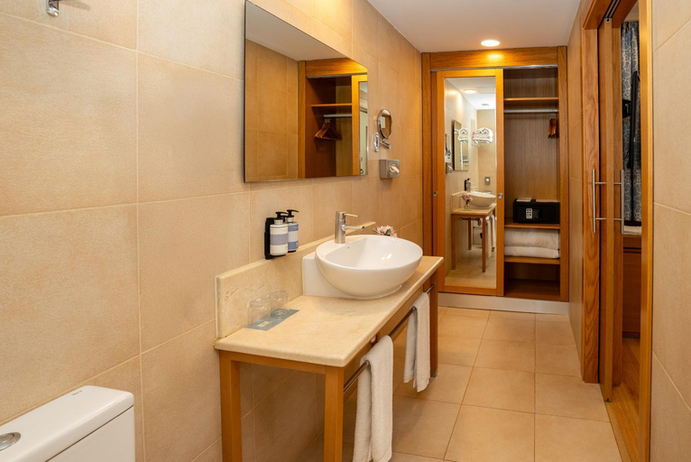 Bathroom 5, Hesperia Cordoba, Córdoba
