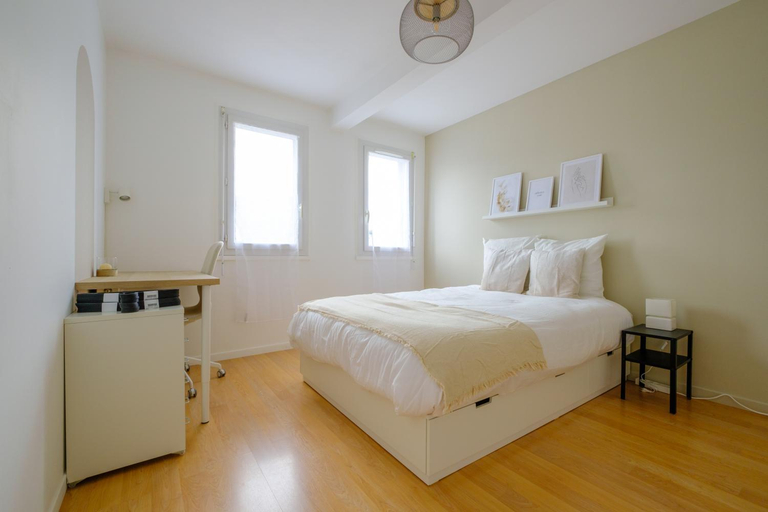 Bedroom, La Rouette - appartement 6 chambres, Marne