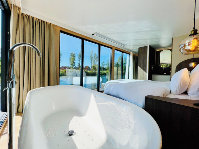 Jetted tub 2, L'Escale Royale Torcy - Marne la Vallée, Seine-et-Marne