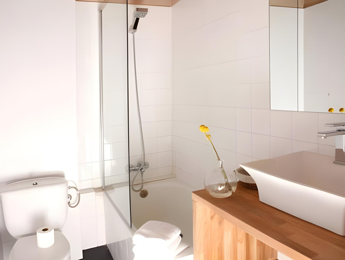 Bathroom 4, Mas Sant Marc, Girona