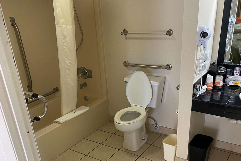 Bathroom 4, Quality Inn near Manatee Springs State Park, Levy