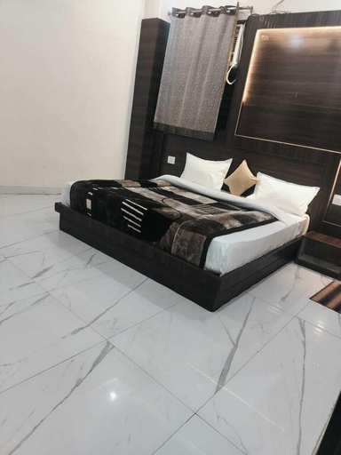 Room 5, Hotel Shri Mohini Kunj Vindavan By HRG, Mathura