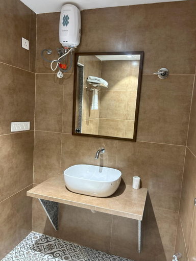 Bathroom, Amico Inn, Ahmadabad