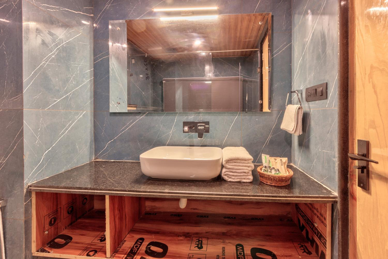 Bathroom 3, Shivalaya Retreat Hotel & Resort , Kullu