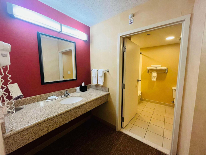Bathroom 3, Sonesta Essential Junction City, Geary