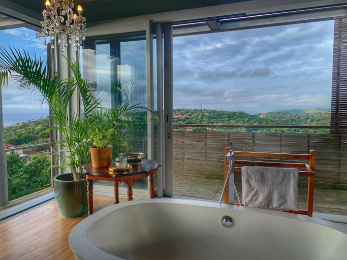 Bathroom 2, The Seaglass, iLembe