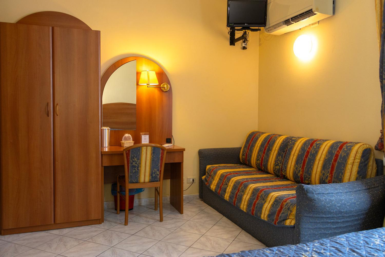 Others 5, Albergo Ristorante Roma, Imperia