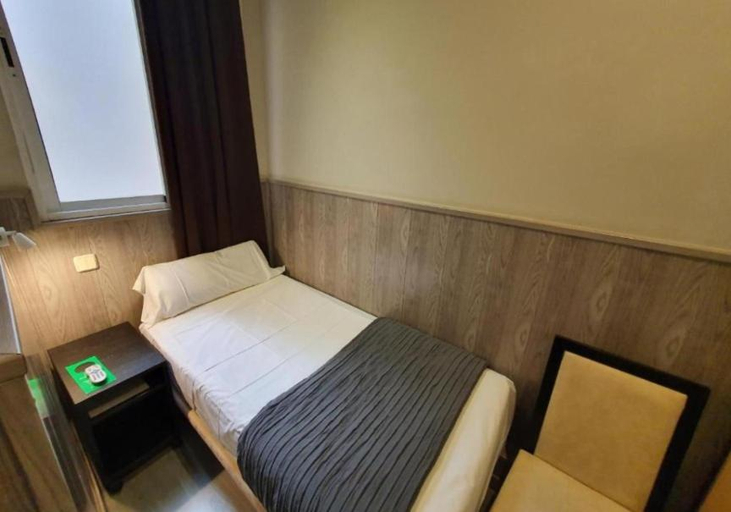 Bedroom 4, Hostal Plaza D'Ort, Madrid