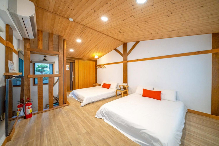 Bedroom 2, Suehirodori Japanese 末廣通二館日和家宅包棟民宿, Tainan
