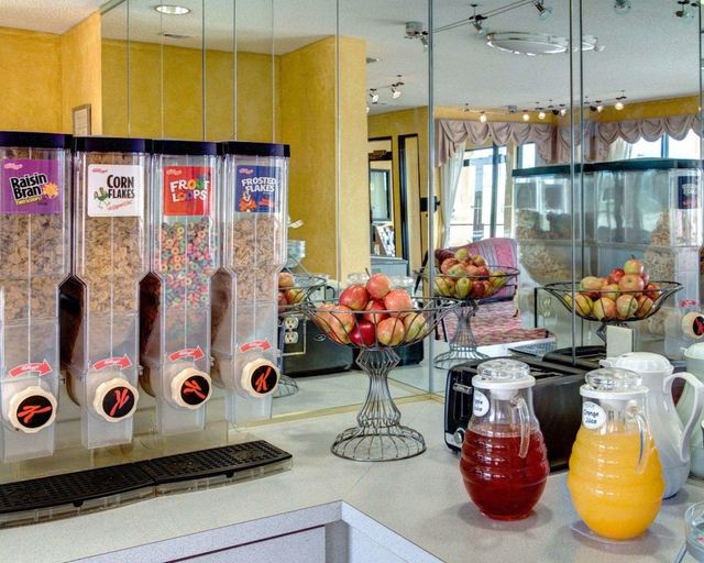 Food & Drinks 4, Econo Lodge Hillsboro I-35, Hill