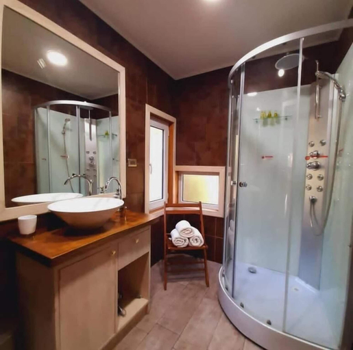 Bathroom 3, Estación Benedicto, Cautín