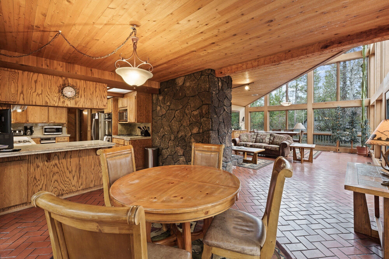Interior 2, Poplar 35 5 Bedroom Home, Deschutes