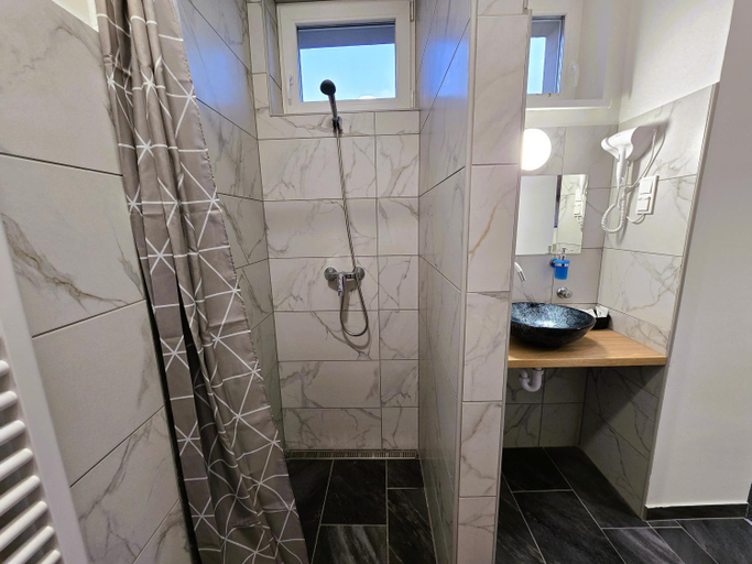 Bathroom 3, Helena Hotel & SPA, Mosonmagyaróvár