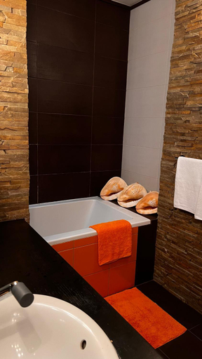 Bathroom 2, Apart-Pokhnyaki, Osokorki,Kharkovskaya, Darnyts'kyi
