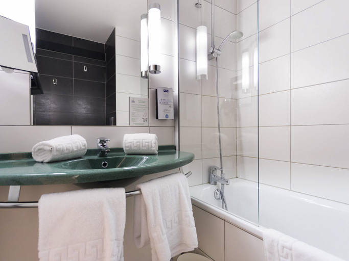 Bathroom, ibis Styles Strasbourg Nord PdC, Bas-Rhin