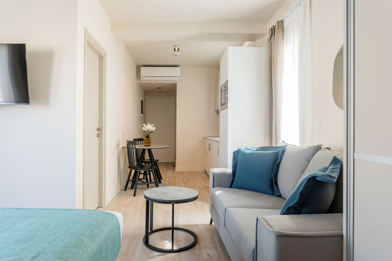 Room 3, Link by Zoia Living, Attica