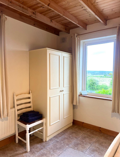 Others 3, Hill View House