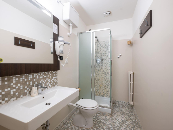 Bathroom 4, B&B Hotel Trieste, Trieste