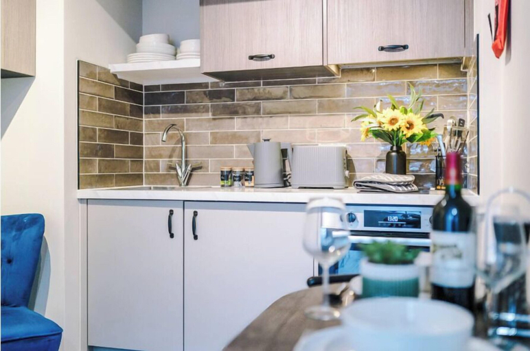 Private kitchen 5, Flat 3 30 Northgate, Cheshire West and Chester