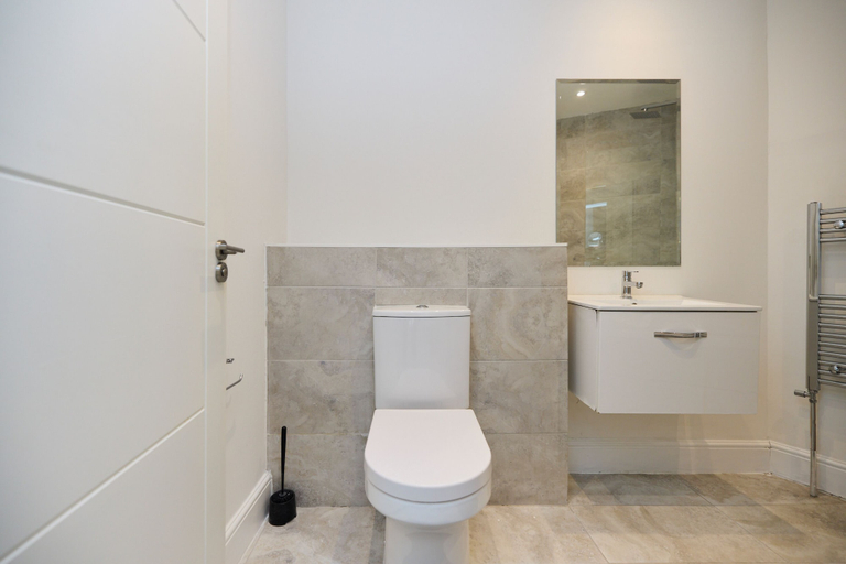 Bathroom 5, Central Tadworth Flat, Surrey