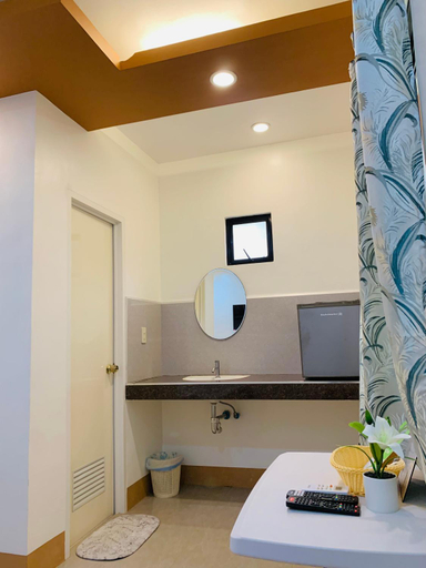 Bathroom 4, Krizma Inn, El Nido