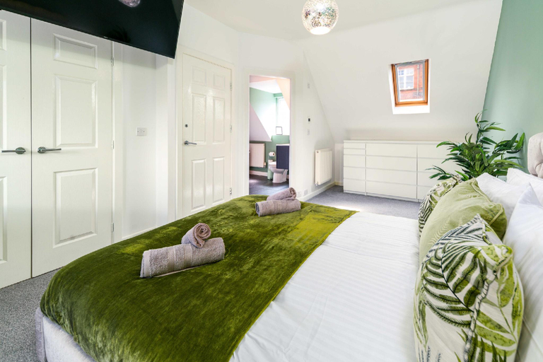5, Ideal Lodgings In Openshaw, Tameside