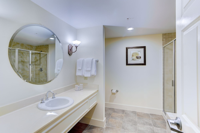 Bathroom, Turtle Cay Resort, Virginia Beach