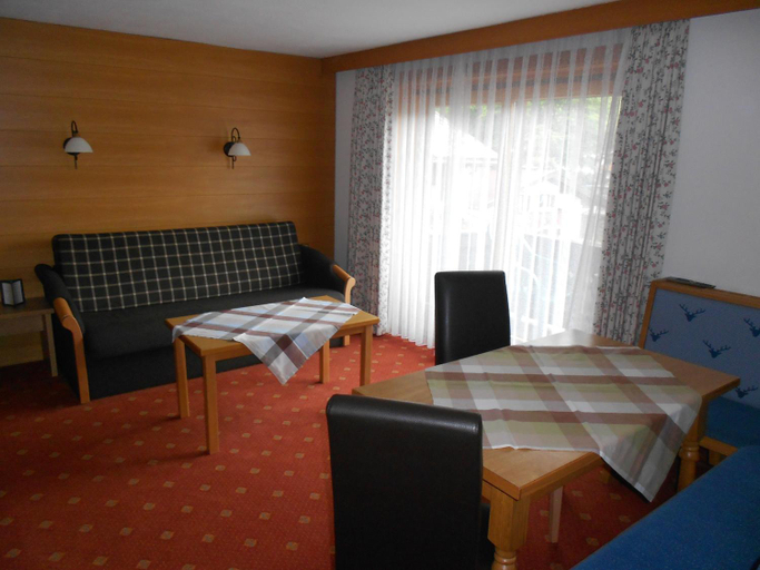 Bedroom 4, Gastehaus Weißes Rossl, Traunstein
