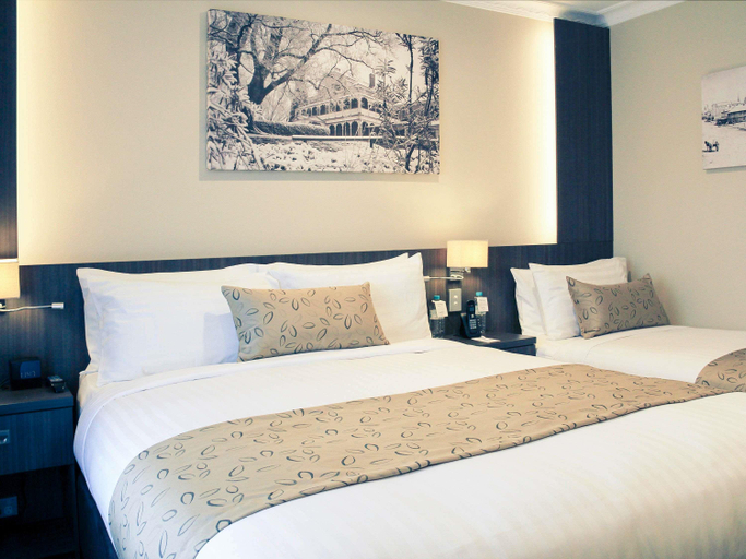 Bedroom 3, Mercure Orange, Orange