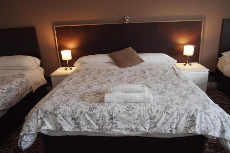 Bedroom, Kingswood Hotel, Windsor and Maidenhead