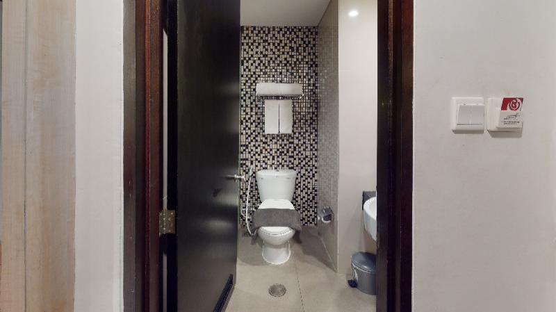 bathroom 4