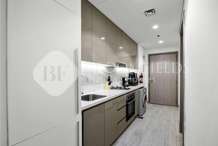 Private kitchenette, 812 Bloomfields Modern STU Azizi Riviera, Dubai