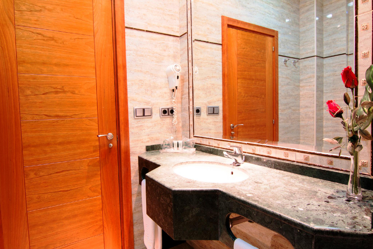 Bathroom 4, Hotel Carmen, Córdoba