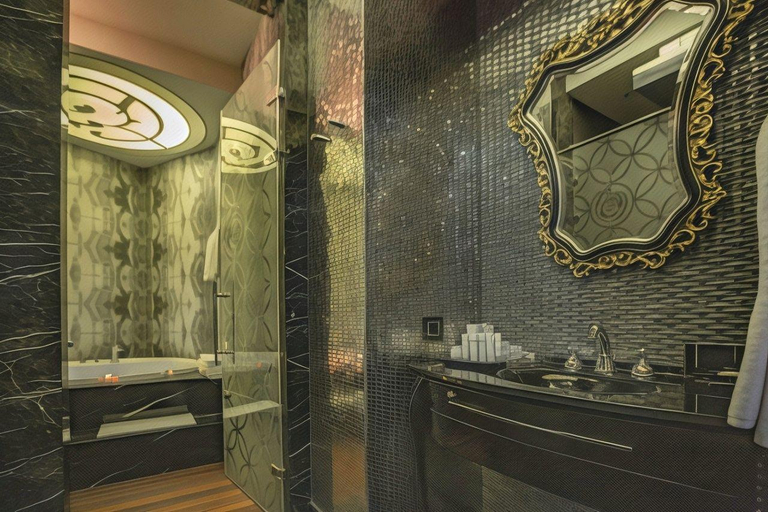 Bathroom 5, The Elysium Taksim, BeyoÄźlu