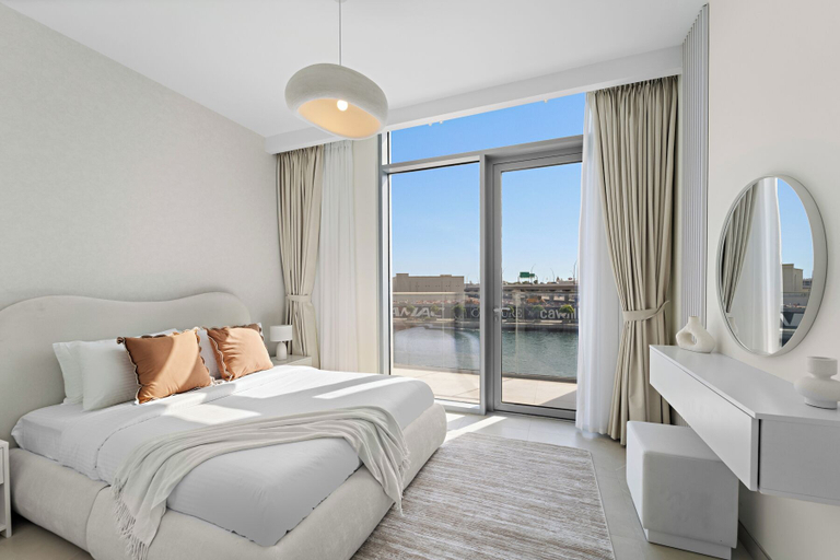 Room 4, 2BR M Canal Front with Full Water Views, Dubai