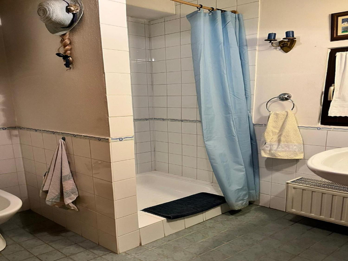 Bathroom 3, Holiday Home in Edlitz near Ski Slopes, Neunkirchen