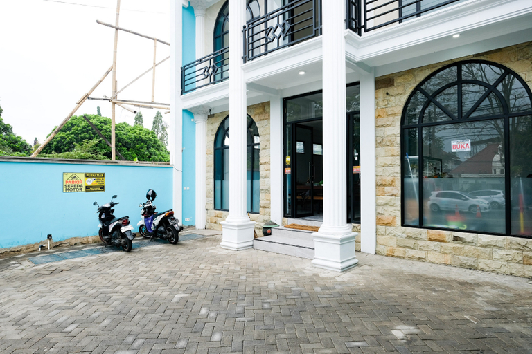 Exterior & Views 2, Sans Arya Hotel Batu, Malang
