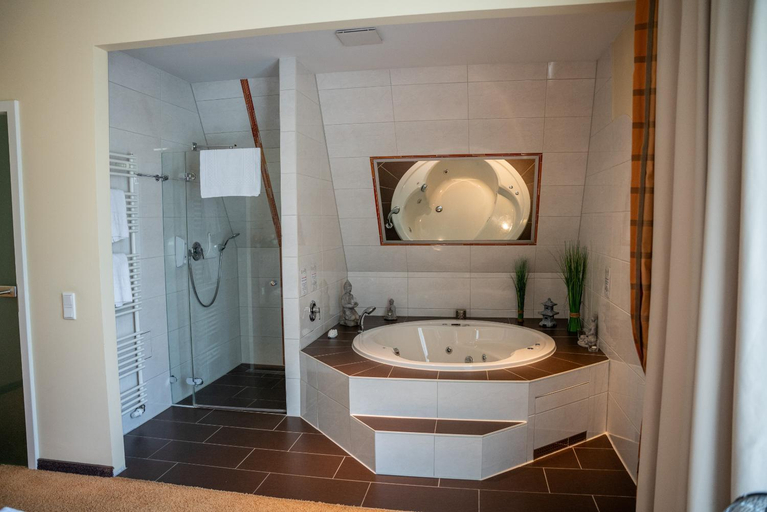 Bathroom 5, Hotel am Schlosspark, Worms