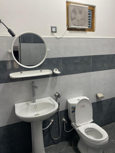 Bathroom 3, Sea View Resort, Manmunai North