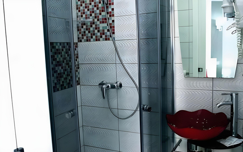 Bathroom 4, Hotel Phenix, Bruxelles