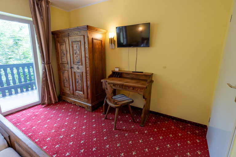 Others 5, Hotel in der Strassen, Solingen