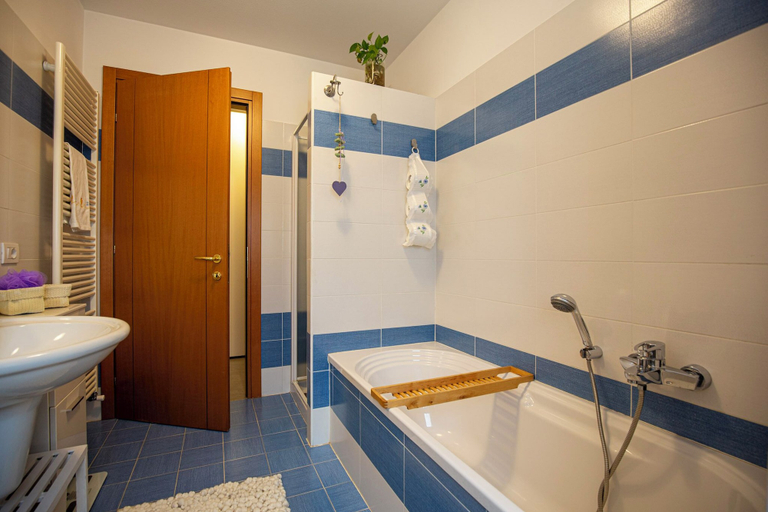 Bathroom 2, Casa Shiva, Belluno