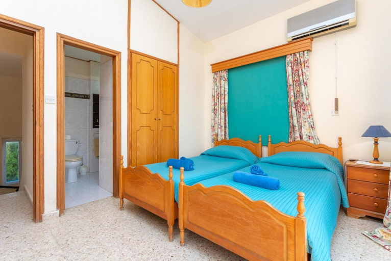 Facilities 4, Villa Christos