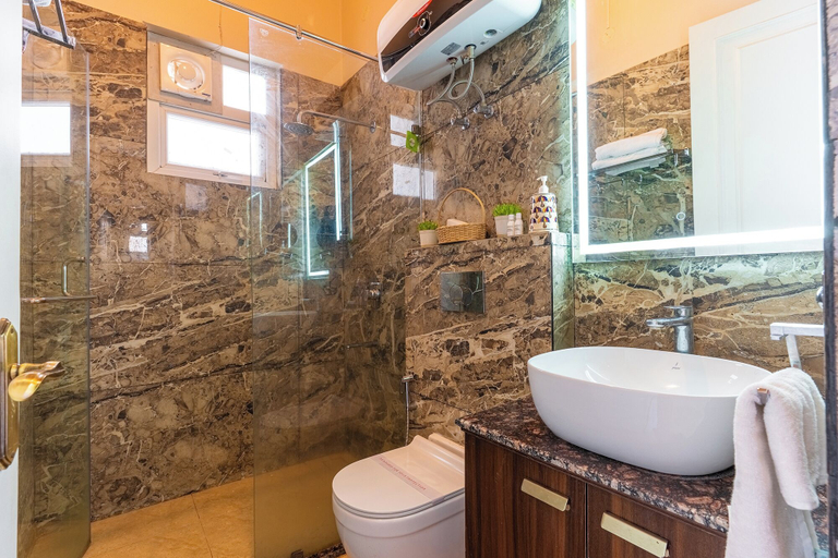 Bathroom 3, Casa De Bello, Nainital