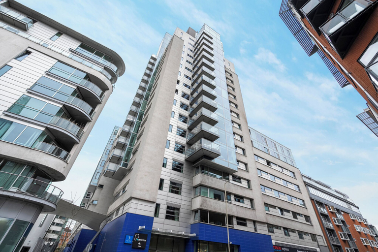 Exterior & Views 2, Panoramic Views by Underthedoormat, London