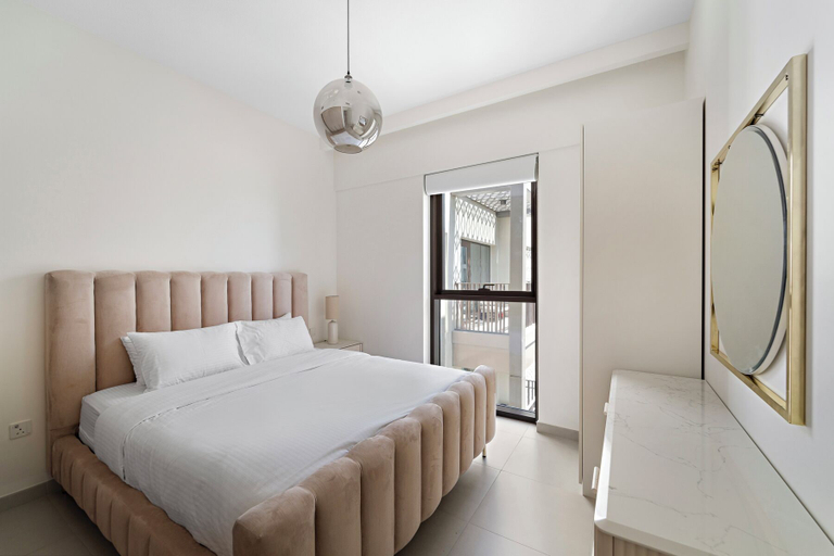 Room 5, 1BR Balcony & Luxury Amenities, Dubai