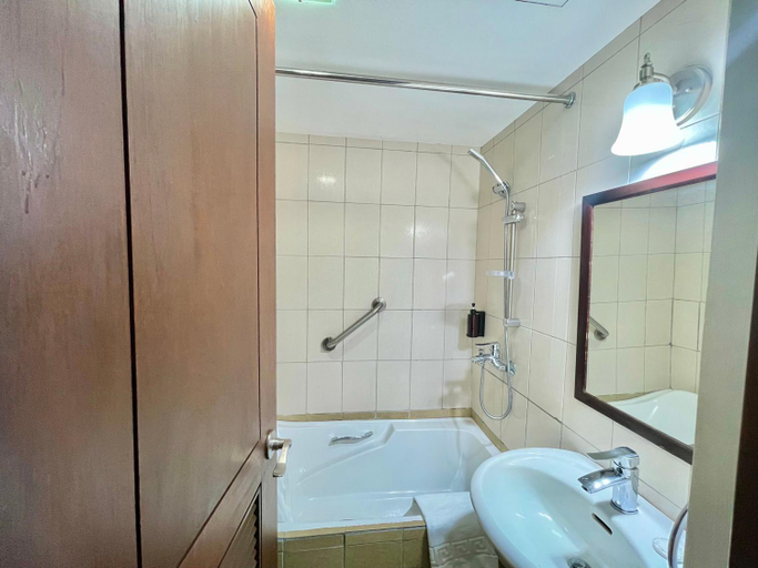 Bathroom 3, CEO Flats, Makati City