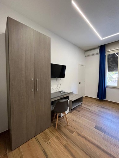 Others 5, Arechi Guest House, Salerno